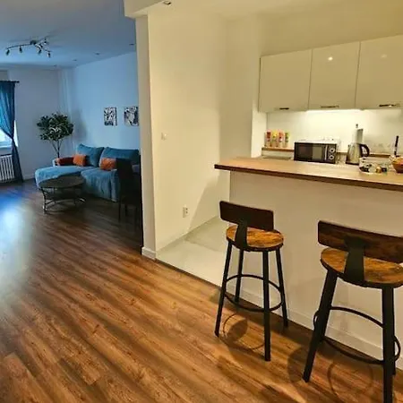 Old Town Promenade I 2 I 55m I Balcony