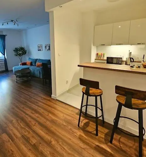 Old Town Promenade I 2 I 55m I Balcony