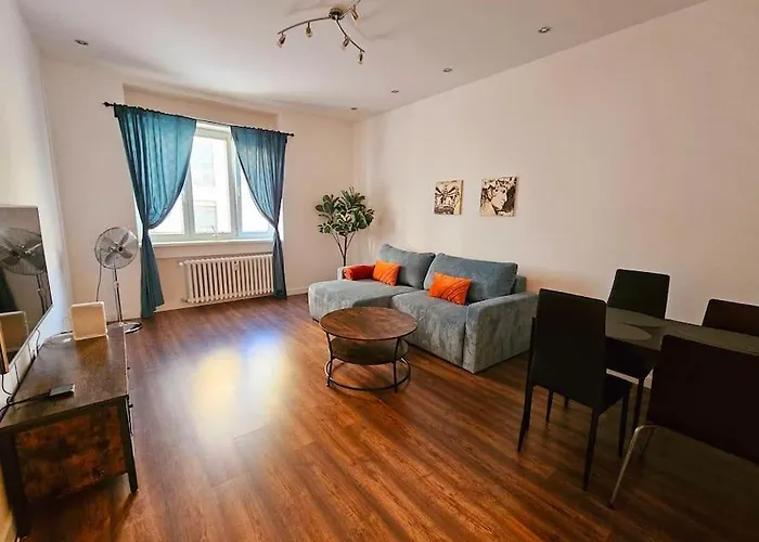 Old Town Promenade I 2 I 55m I Balcony *