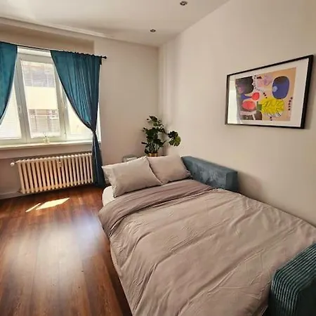 Old Town Promenade I 2 I 55m I Balcony